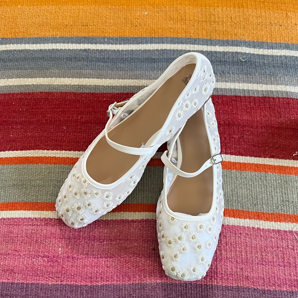 Wild Fable Ivory Elsa Eyelet Floral Mary Jane Flats